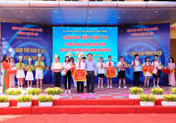 Chung kết Hội thi tuyên truyền, tìm hiểu dịch vụ công mức 3,4 các trường THCS quận Long Biên năm 2018